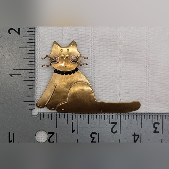 Adorable Artistic Metal Cat Brooch - Picture 3 of 3